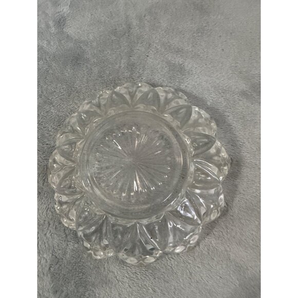 Federal Glass Petal Pattern, clear glass, 5.5" round 1.5" deep - Picture 4 of 4